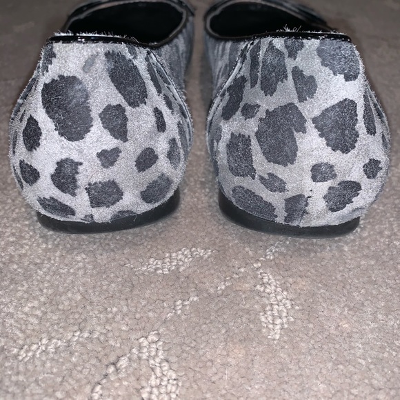 Gray leopard nubuck Anne Klein flats - Picture 4 of 6